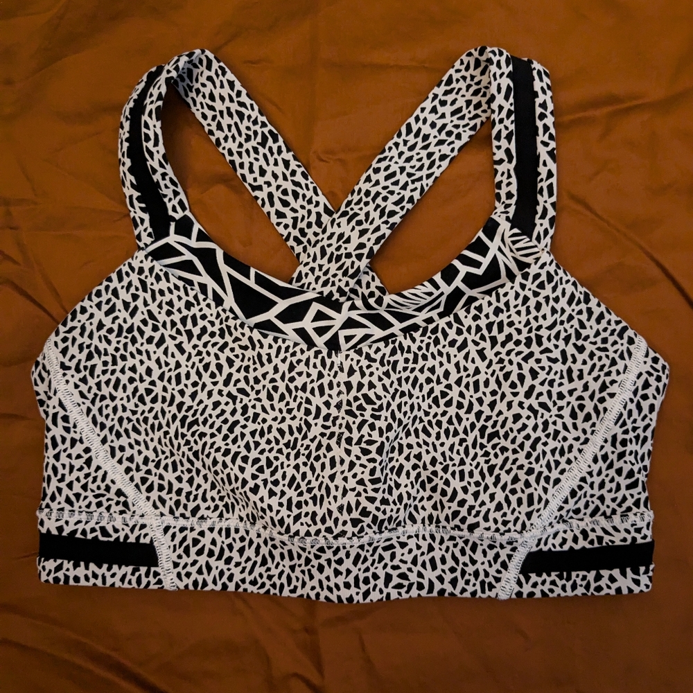 Lululemon black and white sports bra